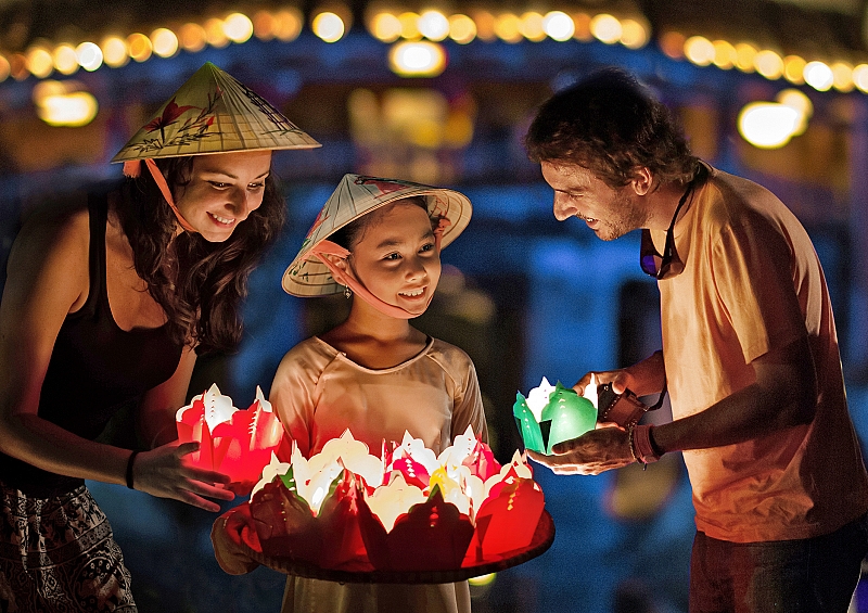 1-Giải nhất: Tác phẩm “Ánh đèn đêm hội”Tác giả: Lê Trọng Khang
