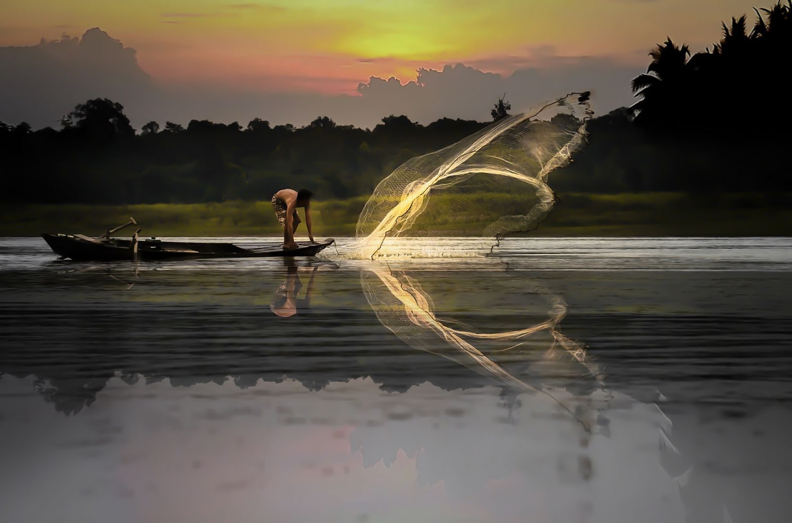 Ảnh "Cánh hoa chiều trên miền sông nước", tác giả Lý Phú Tại. Ảnh dự thi "Đối thoại với dòng sông" 2015. Ảnh chụp tại Sóc Trăng