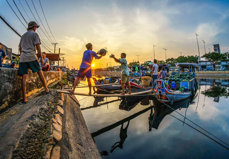 “Chuyển dưa lên phố”, tác giả Nguyễn Đình Ri