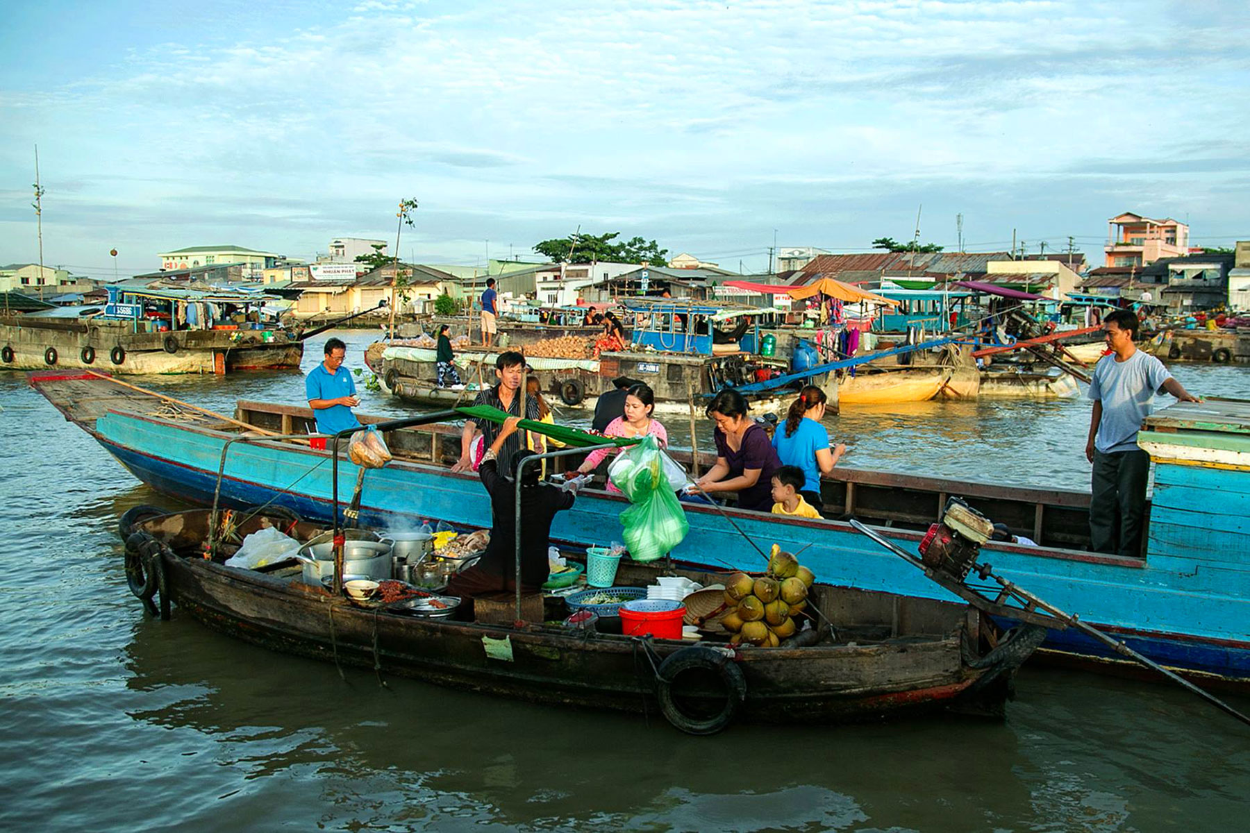 Chợ nổi Cái Răng – Cần Thơ – Photo: Nguyễn Vinh Linh Quốc